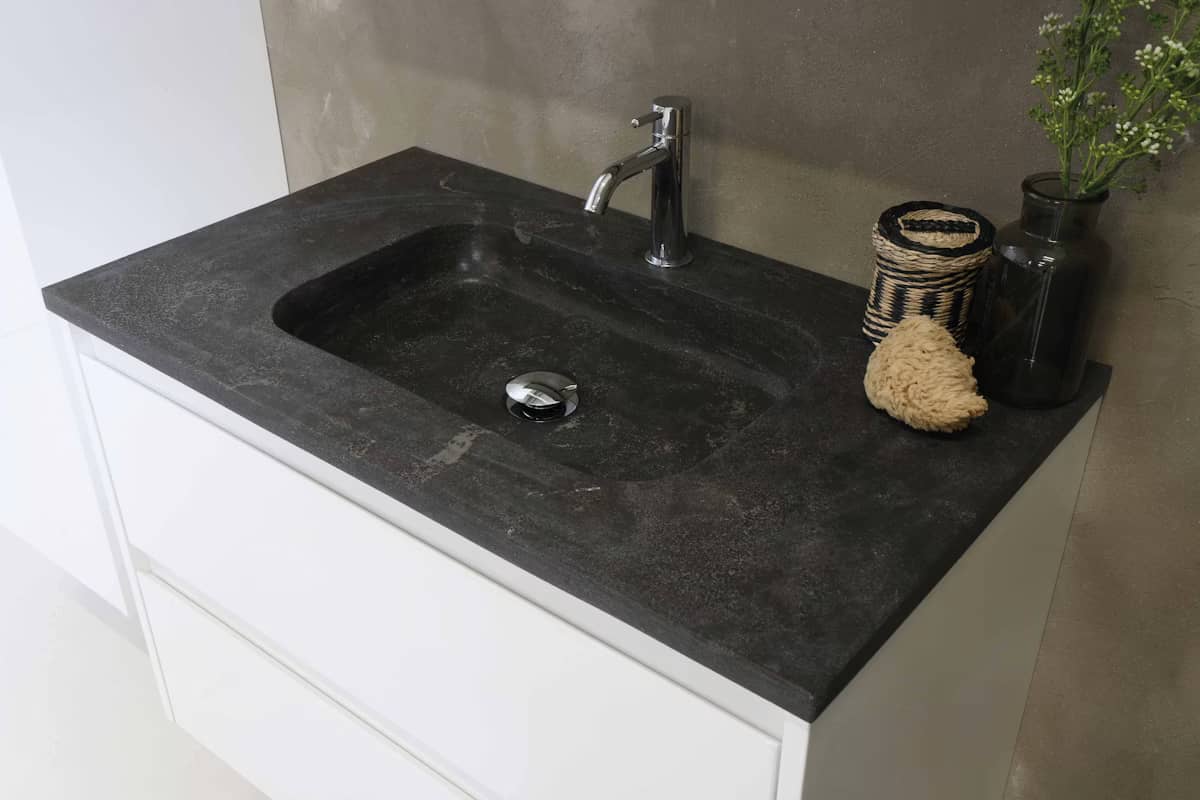 Savoy 600mm wall-hung basin in matt white vitreous china